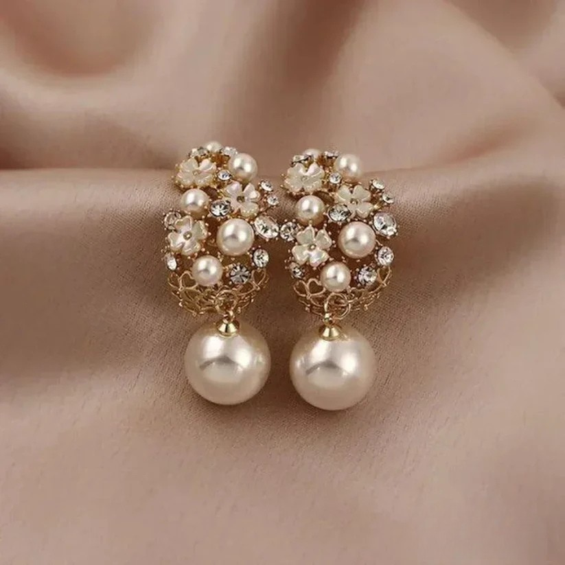 Soraya™ | Elegant Flower & Pearl Earrings
