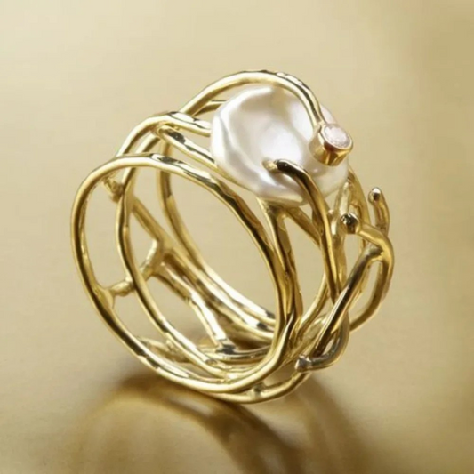 Lunara™ | Delicate Vintage Gold Ring for Women with Pearls